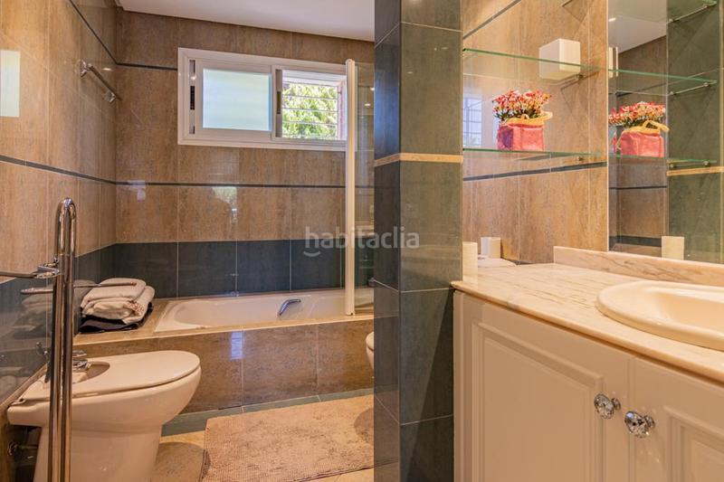 Foto e3b66a5a-d13e-4241-b27d-81a7aa7a36cd. Xalet amb xemeneia calefacció aparcament piscina a Benidorm