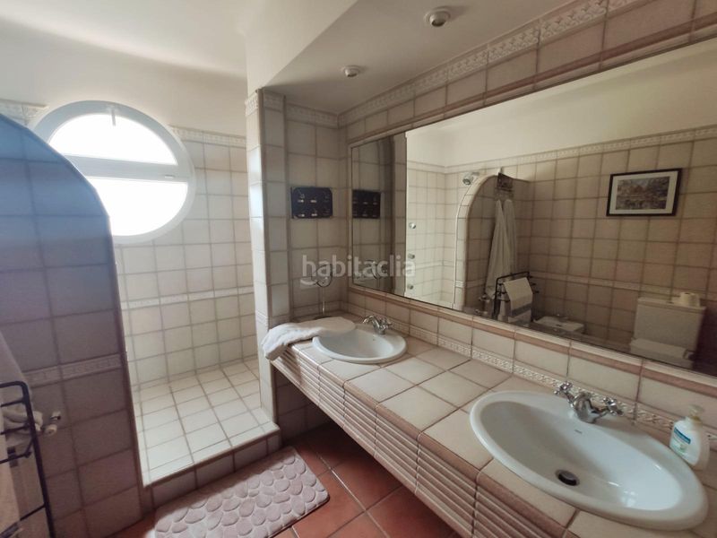Foto 3d02b4cf-d006-4bdc-8fd9-956664564229. Xalet amb xemeneia calefacció aparcament piscina a Benidorm