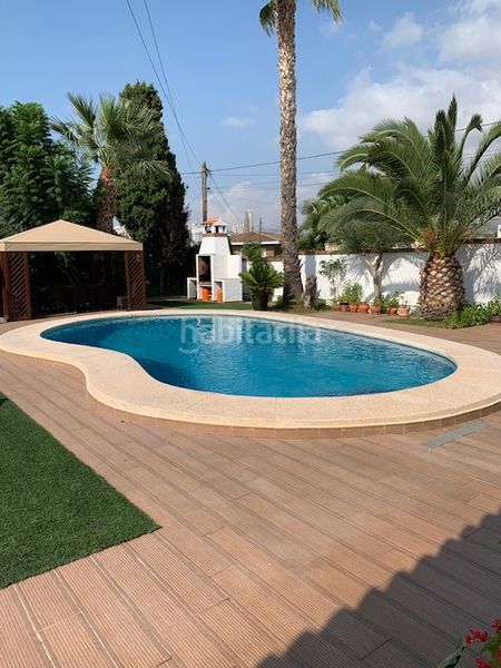Foto 6e503a61-0f22-49fd-ab13-a6b599fd27b8. Xalet amb xemeneia calefacció aparcament piscina a Benidorm