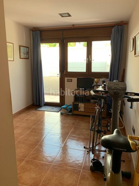 Foto e6958eb7-3fe7-4fcf-a3d0-7d86a2028814. Xalet amb xemeneia calefacció aparcament piscina a Benidorm