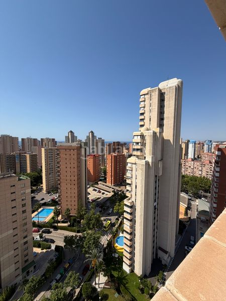 Foto 5bb09556-1fc2-496b-86b9-78b1eceac76c. Lloguer apartament amb aparcament piscina a Levante Alto Benidorm