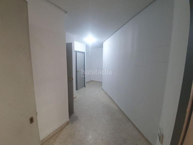 Foto d3825c5d-b419-42fb-8fe1-647ae2b47c19. Lloguer local comercial a La Buhaira Sevilla