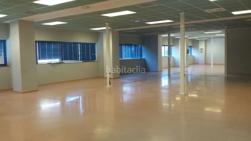 Foto 2b024619-4f3e-42d7-a0df-c0705e76eeb6. Miete büro in colores - entreparques Sevilla