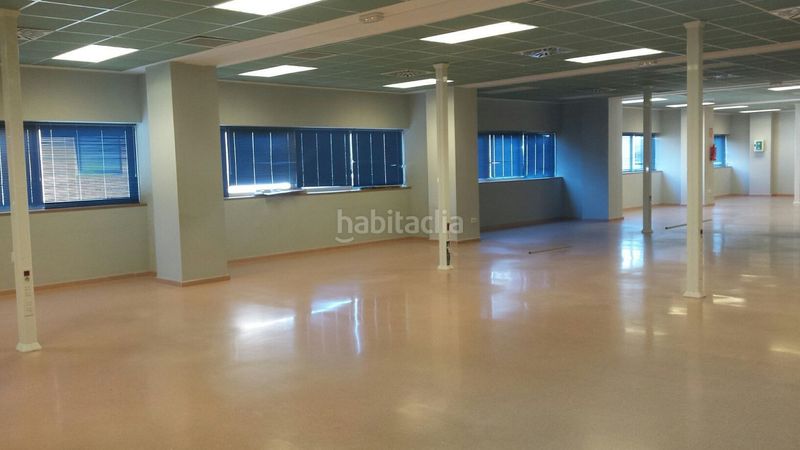 Foto 4252d4db-0114-4ae5-9ad1-f34a1a4029d4. Miete büro in colores - entreparques Sevilla