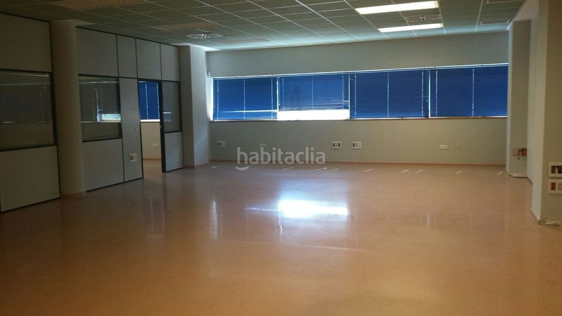 Foto fb227eaa-7490-4ac1-9ead-ddef83b720ce. Miete büro in colores - entreparques Sevilla