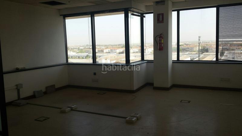 Foto 1375a437-4865-4c52-aa20-9894abf46ffa. Location bureau dans Parque Alcosa Sevilla
