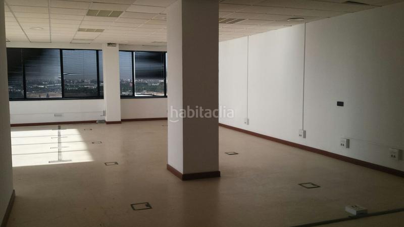 Foto f06b4ef9-edb6-4333-bd83-0212bb050844. Location bureau dans Parque Alcosa Sevilla