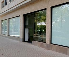 Lloguer Local Comercial  Avenida juan pablo ii. Local comercial disponible en tablada