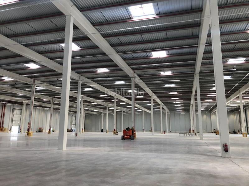 Foto 00a2a8d7-9b04-4f27-a2fe-cdd9d937ef56. Miete fabrikhalle in San Jerónimo - La Bachillera Sevilla