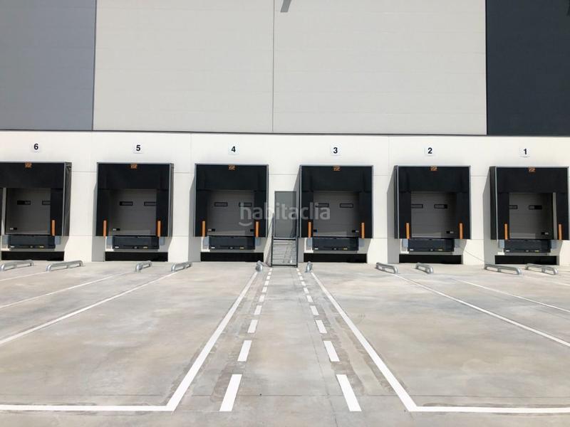 Foto 55c4bcf8-3d45-4437-9c53-34f266b02e75. Miete fabrikhalle in San Jerónimo - La Bachillera Sevilla