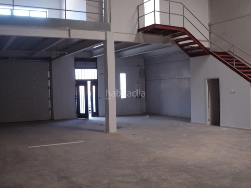 Foto bf57e04f-6636-4690-993d-1dec338f60a3. Location bâtiment à usage industriel dans La Motilla - Fuente del Rey Dos Hermanas