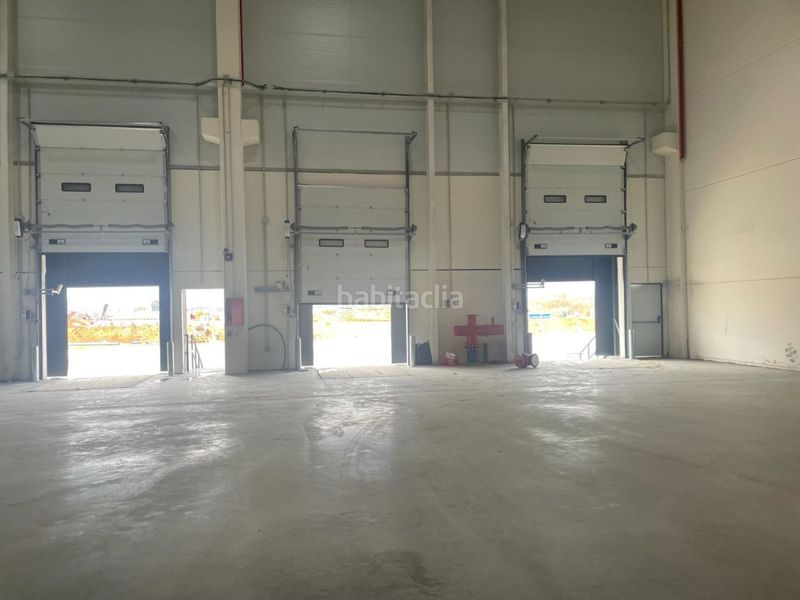 Foto 564c8530-9f39-4c53-a8f5-001f9dc68bdf. Rent industrial building in La Motilla - Fuente del Rey Dos Hermanas