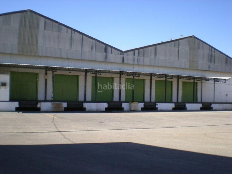 Foto 4d154cd7-1a33-4c63-9c22-6cf6e100a636. Rent industrial building in La Paz Alcalá de Guadaira