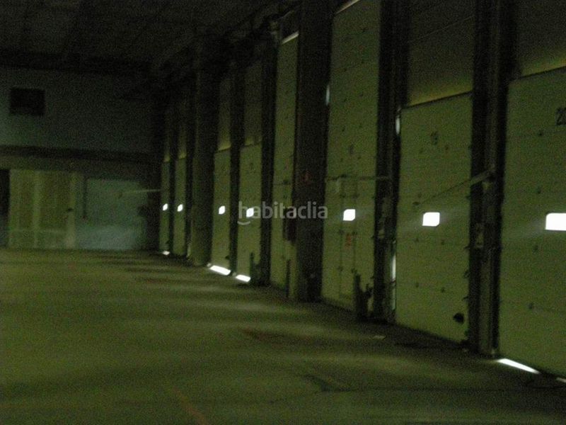 Foto 41779c75-a397-4aee-8fe2-960bf5f391dc. Affitto capannone industriale in Tablada Sevilla
