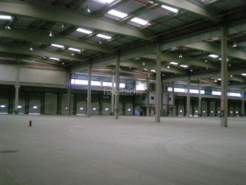 Foto 70697d3d-ff67-43ad-93bf-9b976468dcbb. Affitto capannone industriale in Tablada Sevilla