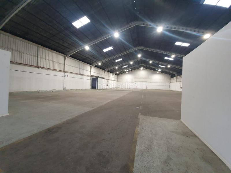 Foto 034c13e5-8c1d-4bb7-af7a-d8920d9c9455. Alquiler nave industrial magnífica nave con fachada a carretera en Alcalá de Guadaira