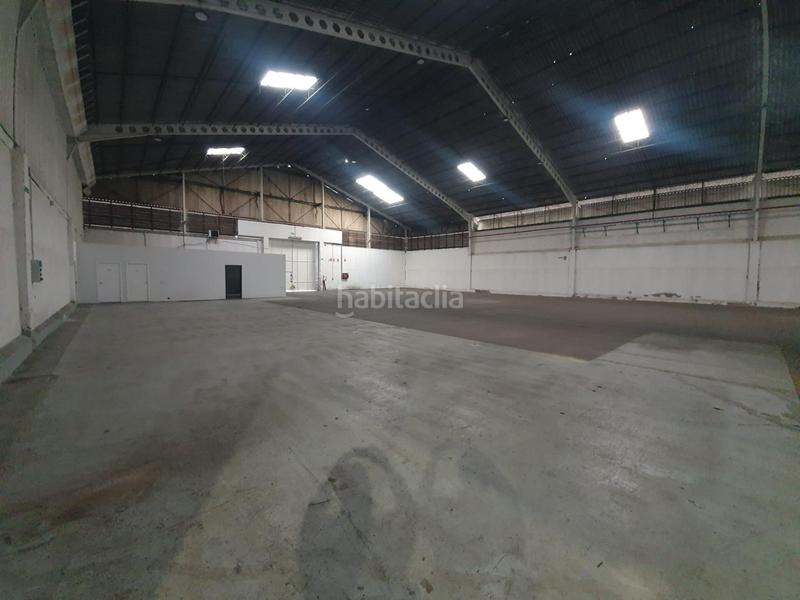 Foto 7eb9db31-a723-48eb-9d4c-63161a2c9ff1. Alquiler nave industrial magnífica nave con fachada a carretera en Alcalá de Guadaira