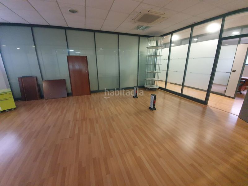 Foto b910a7c6-bd7a-49b9-ae1e-c5dbac867144. Location bureau avec parking dans Parque Atlántico- San Matías Sevilla