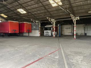 Lloguer Nau industrial a La Paz. Estupenda nave para almacén