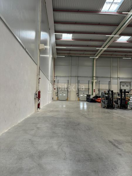 Foto 425d4546-9f7a-4ebe-82eb-95496bb6d2c0. Rent industrial building in La Motilla - Fuente del Rey Dos Hermanas