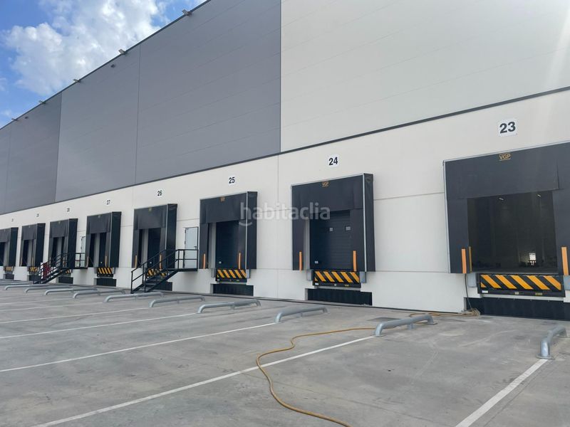 Foto 65c5b4f1-89d2-4060-8049-694b9d367c16. Rent industrial building in La Motilla - Fuente del Rey Dos Hermanas