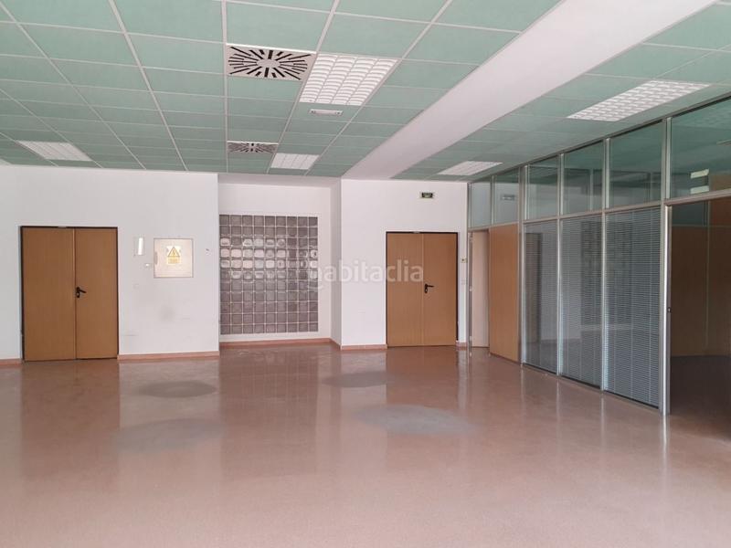 Foto 58a74473-c693-48bc-86cb-5e5901321a43. Location bureau dans Parque Alcosa Sevilla