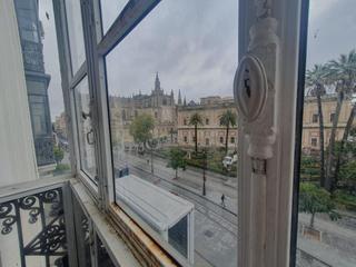 Alquiler Oficina en Arenal - Museo. Exclusiva oficina disponible en avenida de la consitución