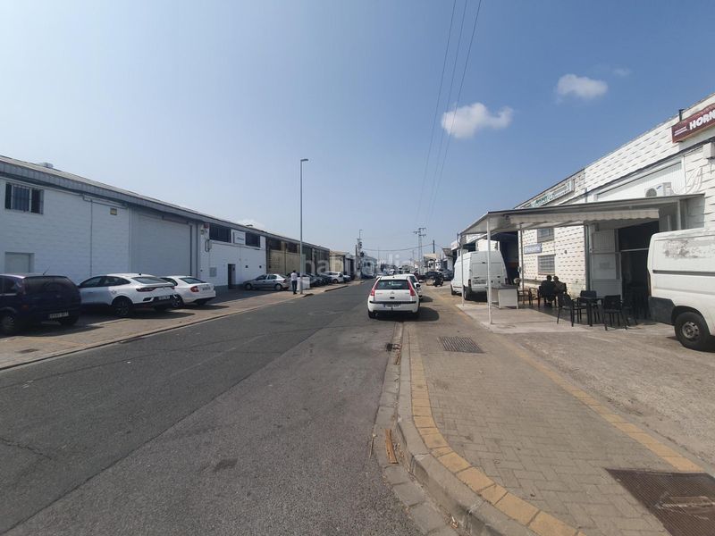 Foto 84f8a0c3-891b-44ac-93a3-d6a7f9f852c4. Rent industrial building in Palmete Sevilla