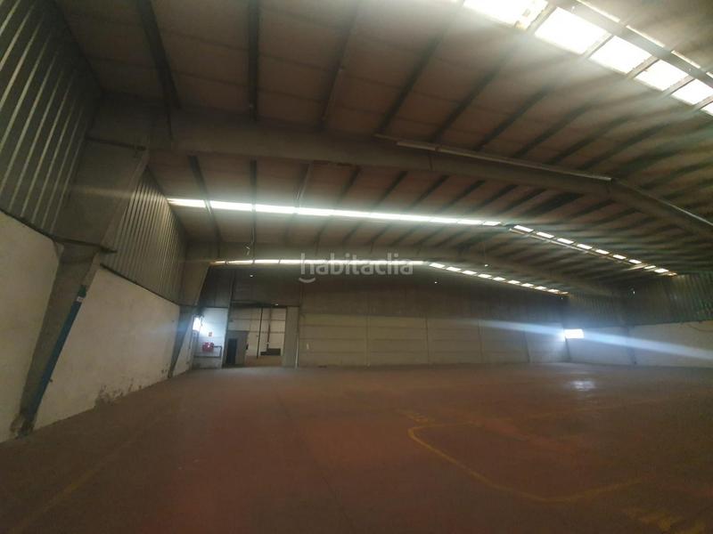 Foto 0d61cd75-5396-42a4-98d4-839c842ff8f1. Alquiler nave industrial magnífica nave con patio y fachada a carretera en Alcalá de Guadaira