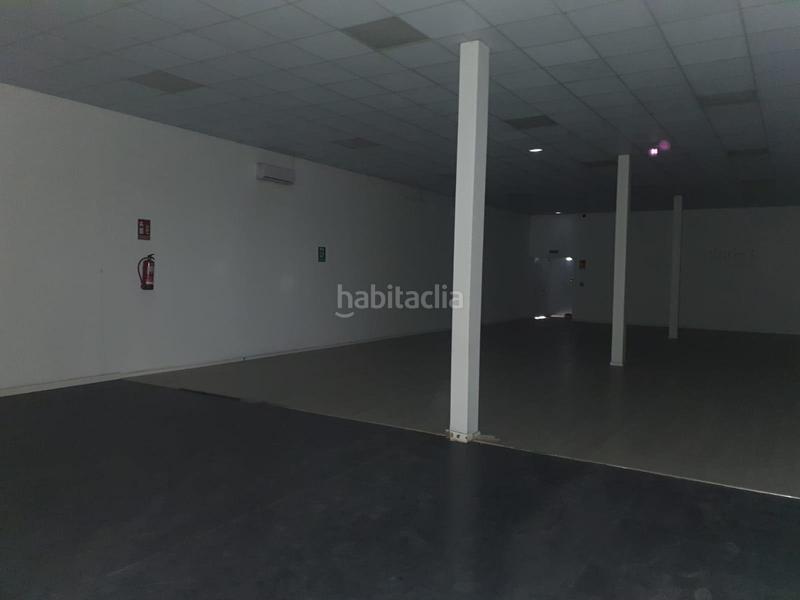 Foto 126a591f-4f8d-4c25-a0a4-02e9956301f4. Alquiler nave industrial magnífica nave con patio y fachada a carretera en Alcalá de Guadaira