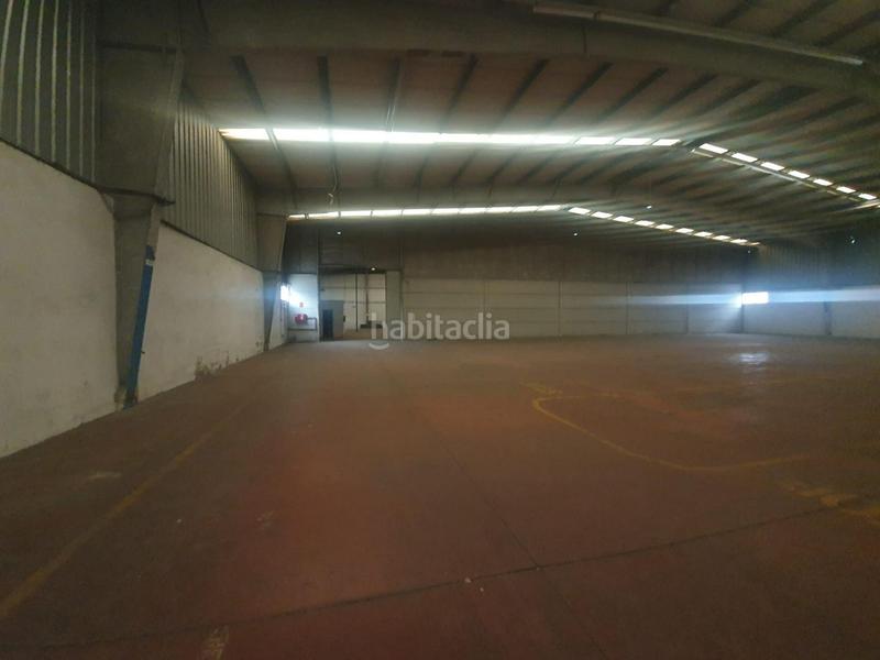 Foto 13ab912e-574c-4d70-9a61-f6f9b78e7499. Alquiler nave industrial magnífica nave con patio y fachada a carretera en Alcalá de Guadaira