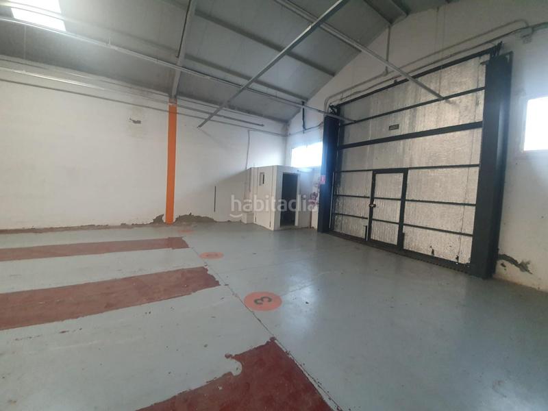 Foto 87b88d7d-4c9c-48ca-a985-1767d7fbb807. Rent industrial building in Hacienda la Cartuja Tomares