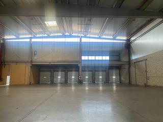 Location Bâtiment à usage industriel à Los Remedios. Nave logística con muelles de carga disponible en sevilla