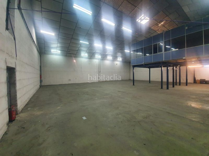 Foto 56d3ad76-eb27-4045-bc54-500ffcba6f20. Miete fabrikhalle in El Plantinar - Avda. La Paz - El Juncal Sevilla