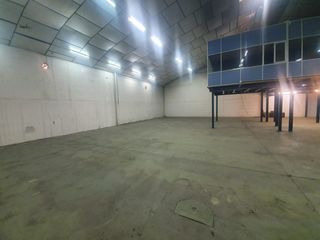 Rent Industrial building in El Plantinar - Avda. La Paz - El Juncal. Nave en alquiler en hytasa