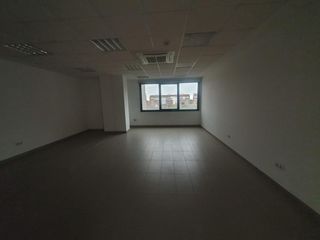 Miete Büro in Colores -  Entreparques. Planta de oficina disponible en el edificio portasevilla