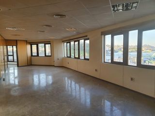 Lloguer Oficina a Barrio Bajo. Magníficas oficinas disponibles a 800 metros de parada de metro