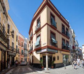 Haus  Calle gerona. Emblemático edificio completo en el corazón de sevilla
