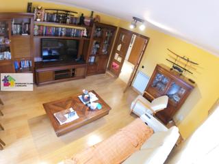 Chalet in Villaquilambre. Se vende chalet en los altos de nava, amueblado, muy bonito, bue