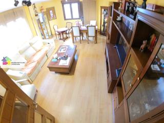 Chalet à Villaquilambre. Se vende chalet en los altos de nava, amueblado, muy bonito, bue