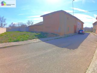 Haus in Travesía caño 7. Se vende casa en alija de la ribera, de 440m2, al lado del rio,