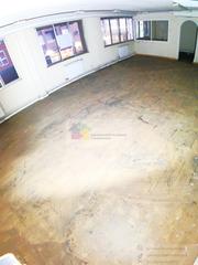 Location Local commercial à San Claudio - La Chantría. Se alquila local de 188m2, en la calle las fuentes en la 1ª plan