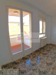 Etagenwohnung in Trobajo del camino. Se vende piso en trobajo del camino, con 3 habitaciones, dos bañ