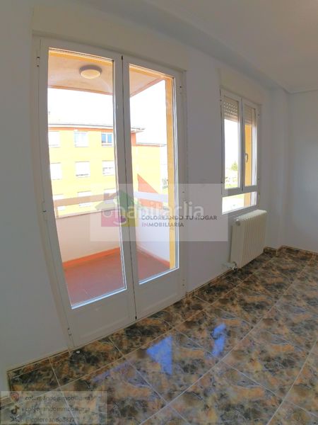 Foto b28e2d59-0a6b-417a-bacb-21baa4e6b546. Appartamento con riscaldamento parcheggio in Trobajo del camino