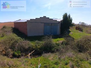 Propriété à Santa Marina del Rey. Se vende parcela, junto con almacen de 462m2 para almacenamiento