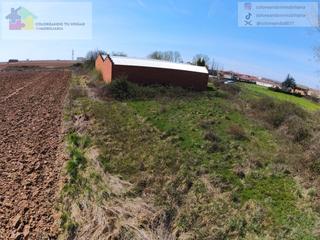 Finca rústica en Santa Marina del Rey. Se vende parcela, junto con almacen de 462m2 para almacenamiento