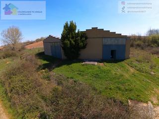 Fondo rustico in Santa Marina del Rey. Se vende parcela, junto con almacen de 462m2 para almacenamiento