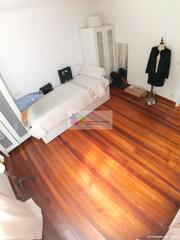 Appartement  Calle ave maria. Se vende piso en el centro de ponferrada, con 5 hab, 2 baños, un