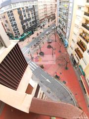 Appartement  Calle ave maria. Se vende piso en el centro de ponferrada, con 5 hab, 2 baños, un