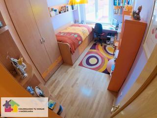 Pis a Villaquilambre. Se vende piso en navatejera de 3 hab, dos baños, cochera, traste